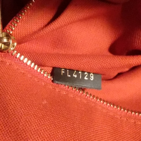 Louis Vuitton On The Go reverse label Tote - Picture 7 of 9